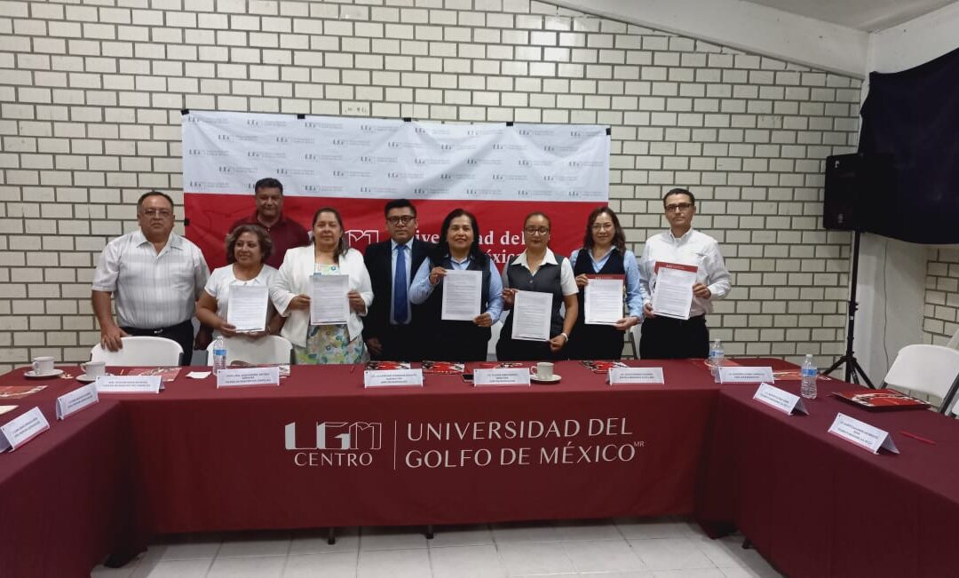 UGM Coatzacoalcos firma convenio para PP y SS con empresas e instituciones públicas y privadas